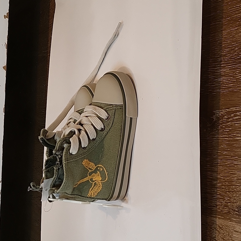 Gap todler size 7 sneakers